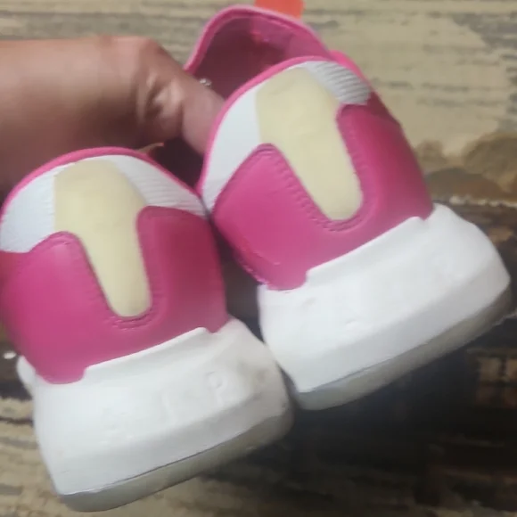 Jordan Athletic Shoes Pink and White - Picture 4 of 11